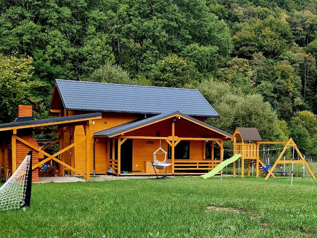 Parquinho infantil em Casa Emmara Sighisoara