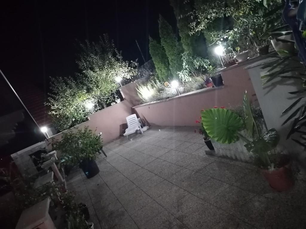 A garden outside Apartment AMRA