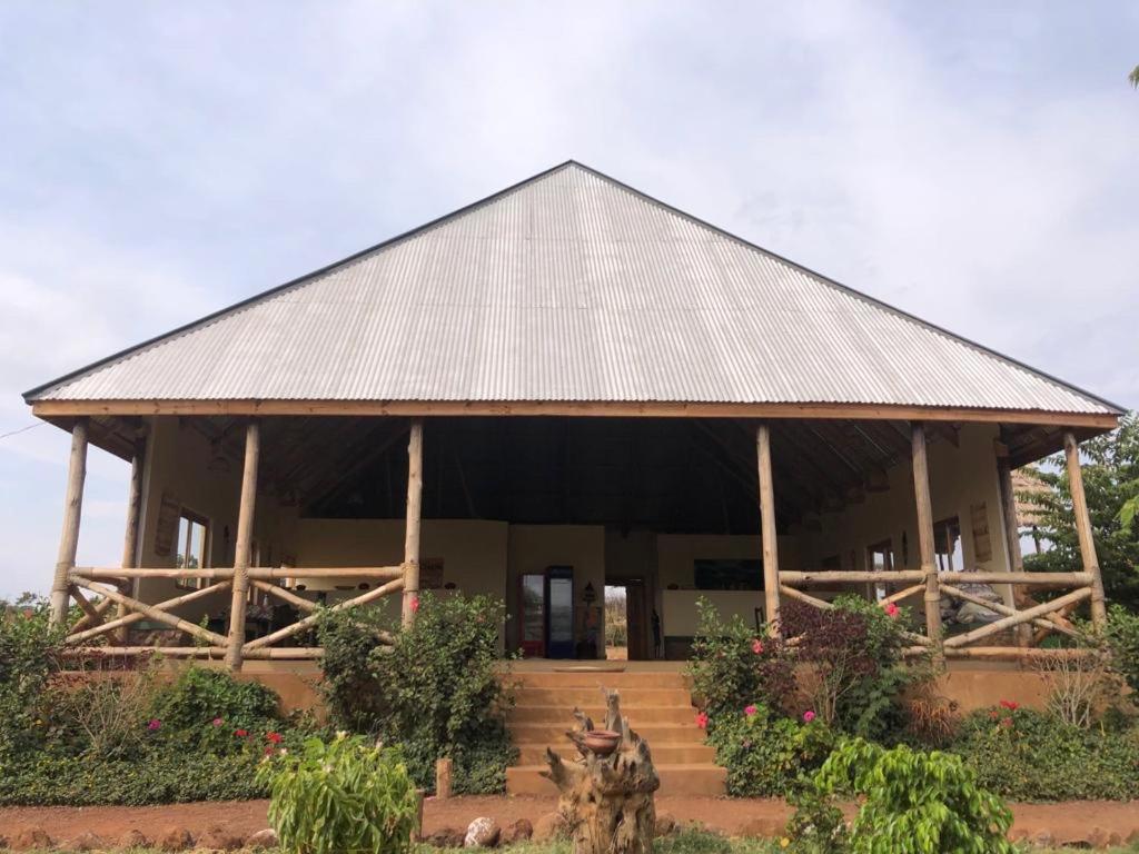 Vrt pred nastanitvijo Jua Manyara Lodge & Camp Site