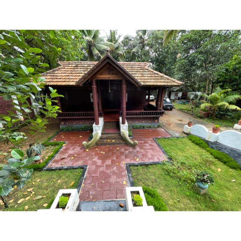 Vrt pred nastanitvijo Kerala Heritage Home - Periya Veedu