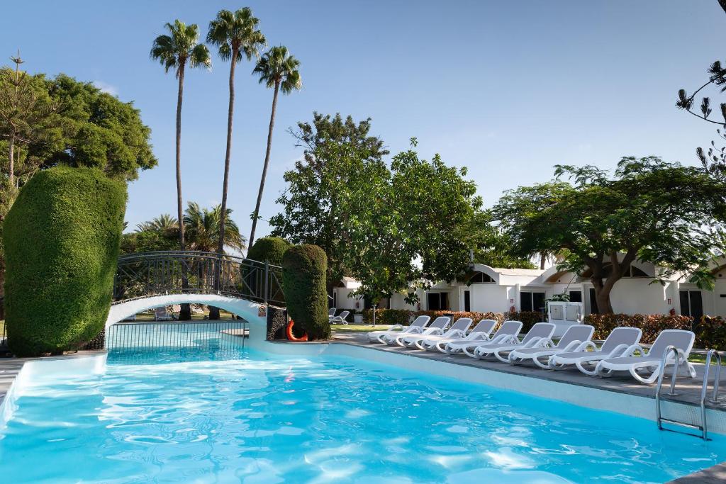 The swimming pool at or close to Bungalows Cordial Biarritz