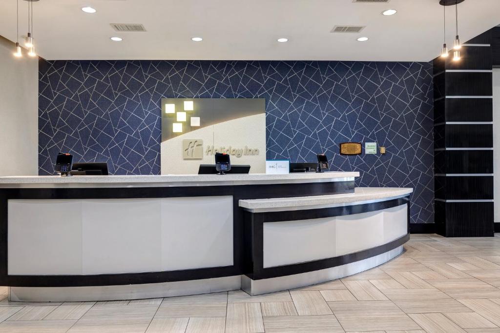 Khu vực sảnh/lễ tân tại Holiday Inn Houston Downtown, an IHG Hotel