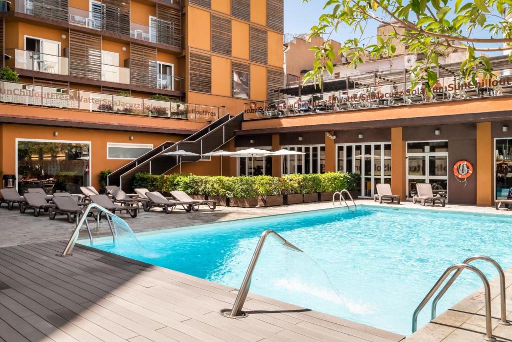 Bassein majutusasutuses ALEGRIA Plaza Paris 4*Sup või selle lähedal