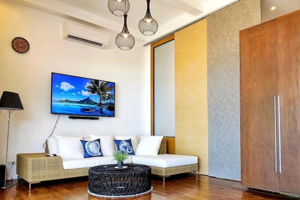 Apartamento LUXURY Vacacional Nayarit Mexico में टेलीविजन और/या मनोरंजन केंद्र