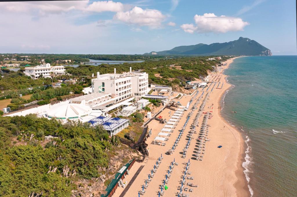 an aerial view of a beach with umbrellas and the ocean at Hotel Oasi Di Kufra in Sabaudia