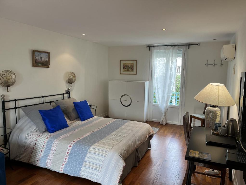 Cama ou camas em um quarto em Villa atmosphère à l'ile verte