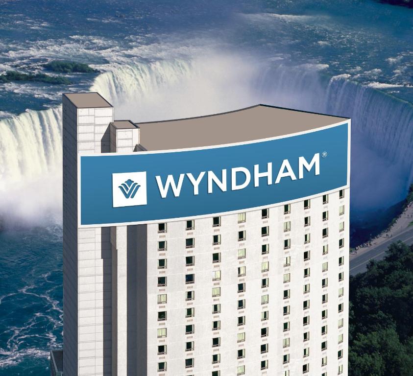 Un certificado, premio, cartel u otro documento en Wyndham Fallsview Hotel