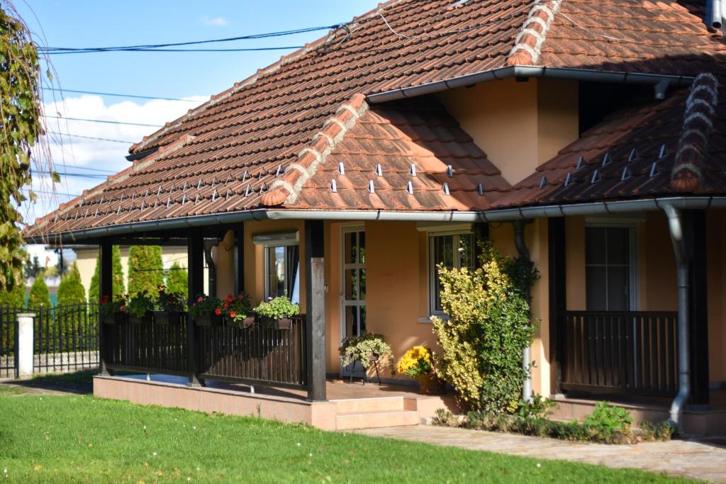 Budova, v ktorej sa dovolenkový dom nachádza