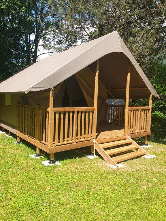 lodge du camping la Porte St Martin tesisinin dışında bir bahçe