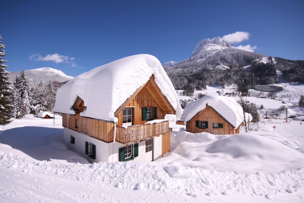 AlpenParks Hagan Lodge Altaussee during the winter