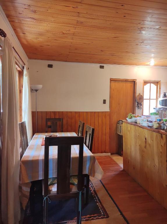 Galerija fotografija objekta Habitación en Cabaña del lago u gradu 'Coñaripe'