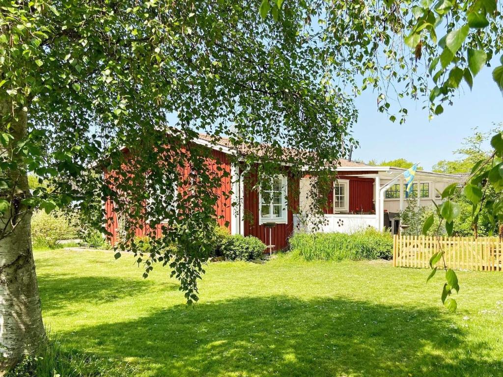 Garden sa labas ng Holiday home FÄRJESTADEN IX