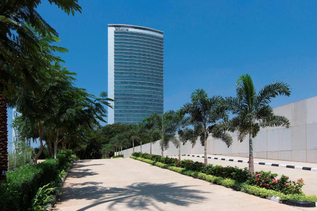 Сад в The Westin Mumbai Garden City