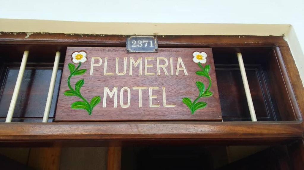 Plumeria Motel - Stone Town Zanzibar tesisinde sergilenen bir sertifika, ödül, işaret veya başka bir belge