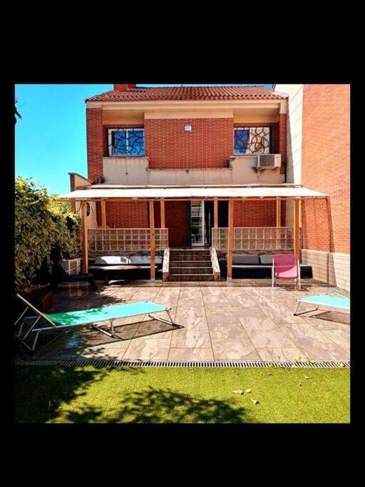 The swimming pool at or close to Casa grande 14 personas Getafe Madrid