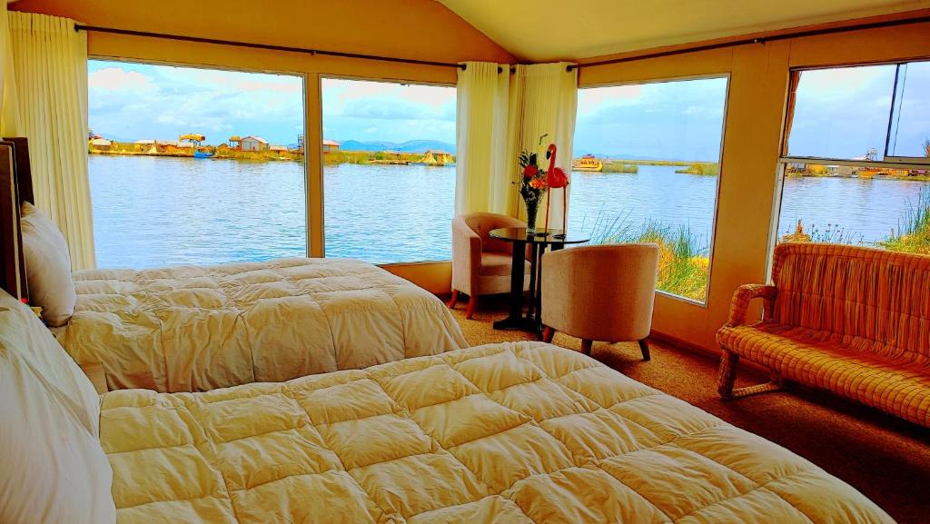 Cama ou camas em um quarto em Uros Maya Lodge