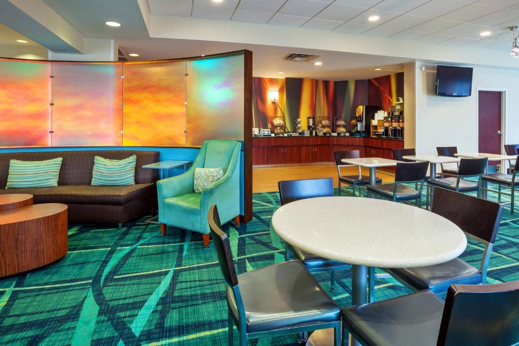 Khu vực ghế ngồi tại Springhill Suites by Marriott Chicago Schaumburg/Woodfield Mall