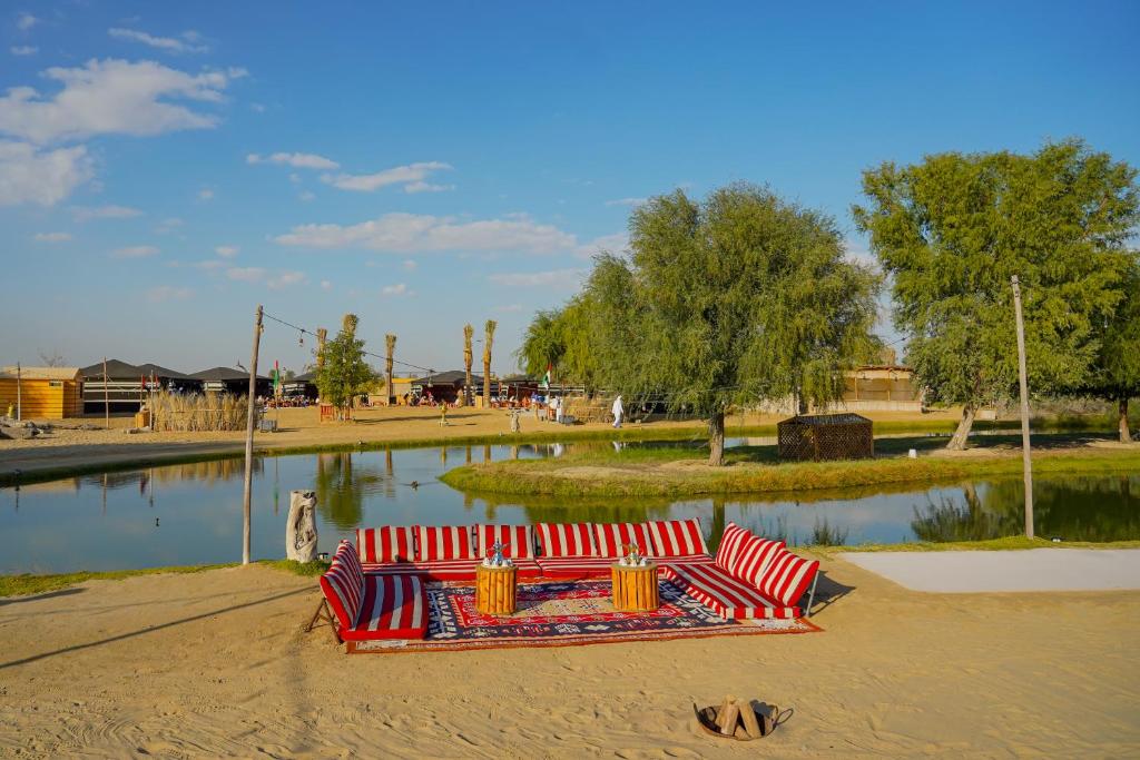 Un paisaje natural cerca del camping de lujo