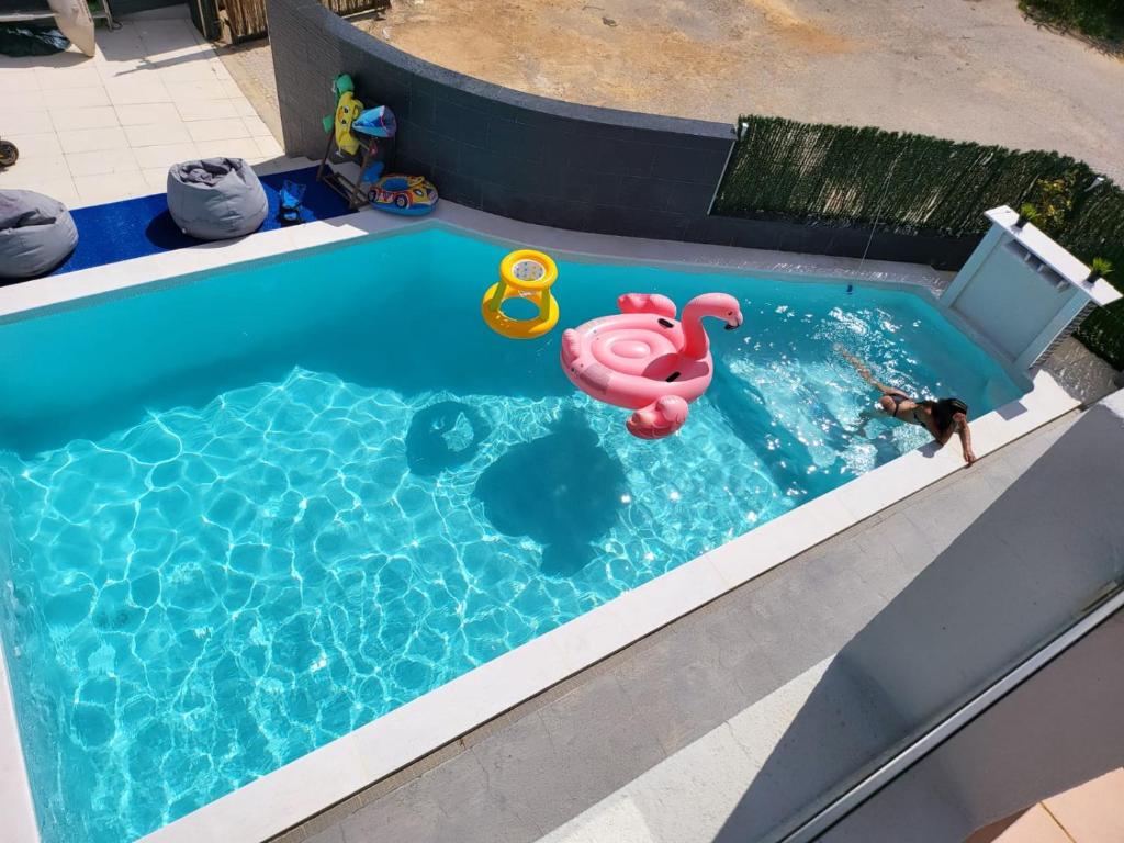 A piscina localizada em AL "Villa Por Do Sol" Sunset Olhão ou nos arredores