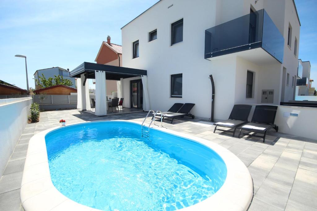 Басейн в или близо до Villa Essenza Rossa in Vodice only 650 meters from the beach