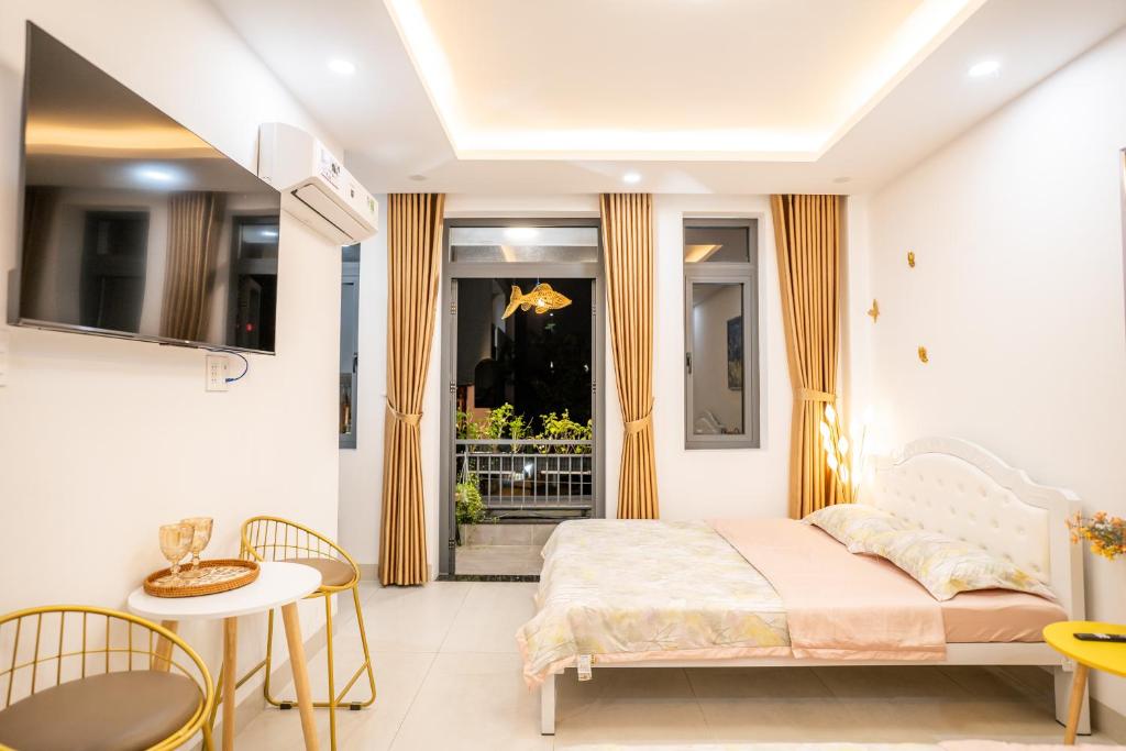 Ліжко або ліжка в номері The Sophia Apartment - Thao Dien Central