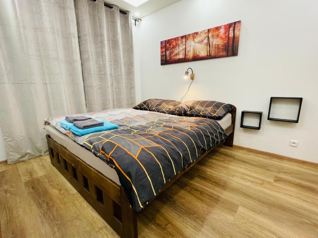 Una cama o camas en una habitación de Apartmány TWINS