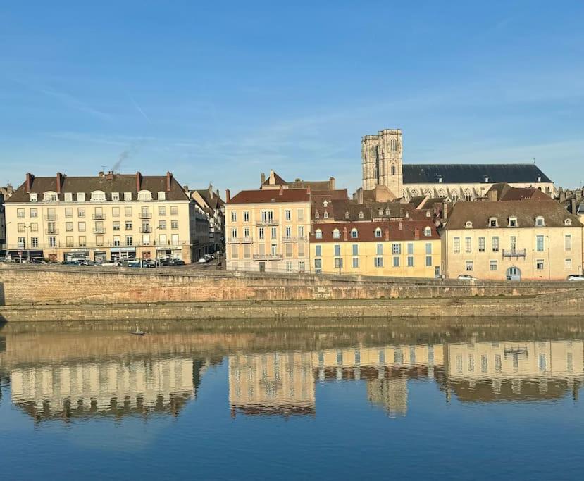 a group of buildings next to a body of water at Appartement avec magnifique vue sur la Saône et son balcon in Chalon-sur-Saône