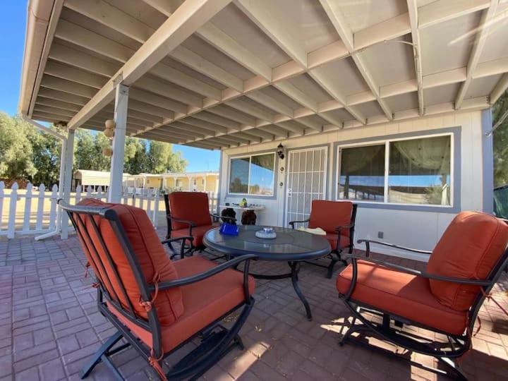 En balkon eller terrasse på Sun Tiny House B Pahrump