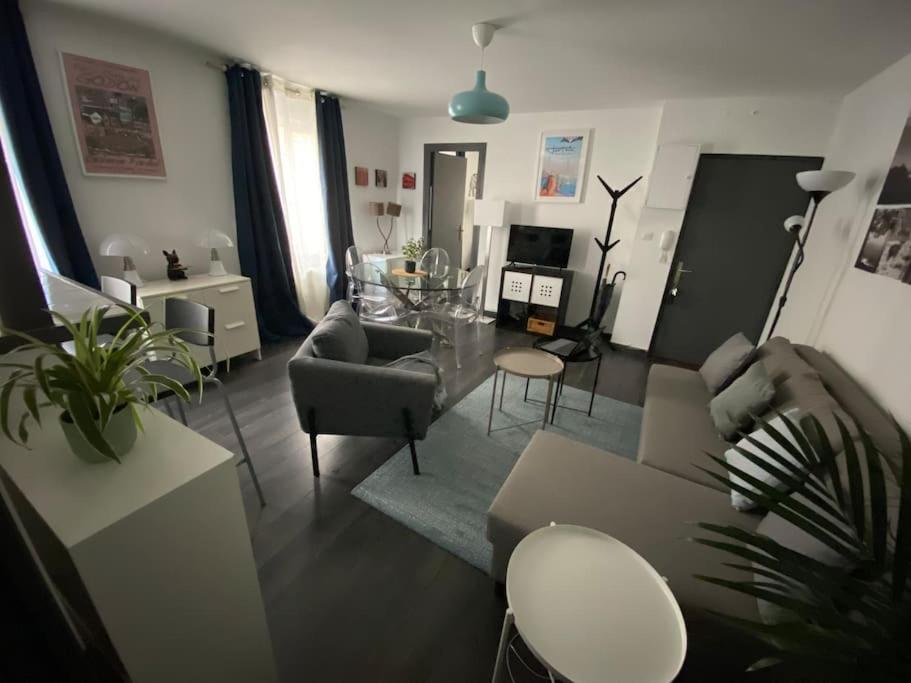 Posezení v ubytování Appartement privé 2 pièces 42m proche centre