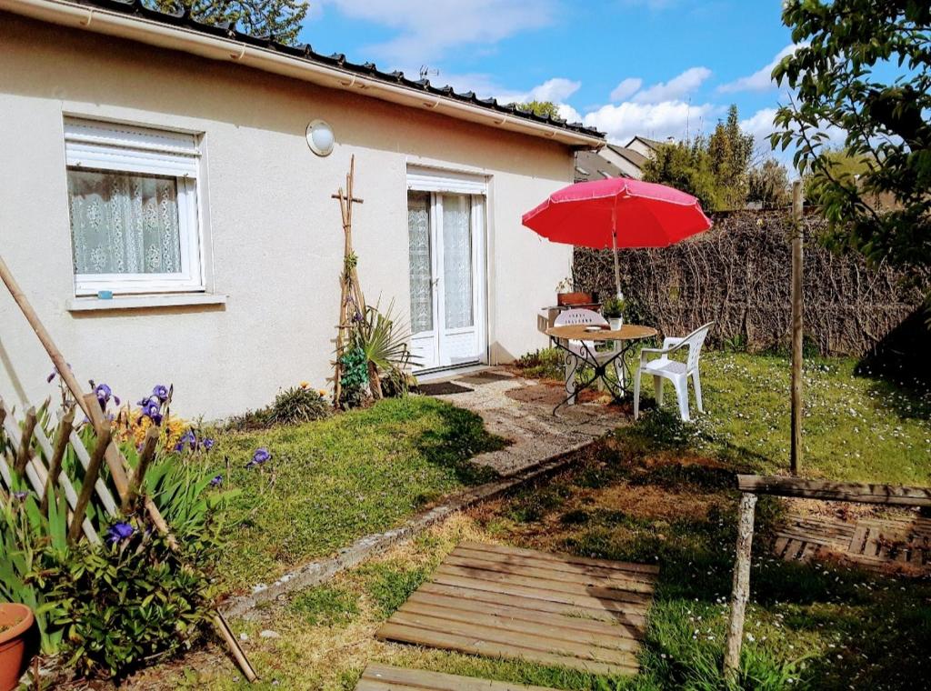 Градина пред Grand studio sur jardin Nantes Beaujoire B