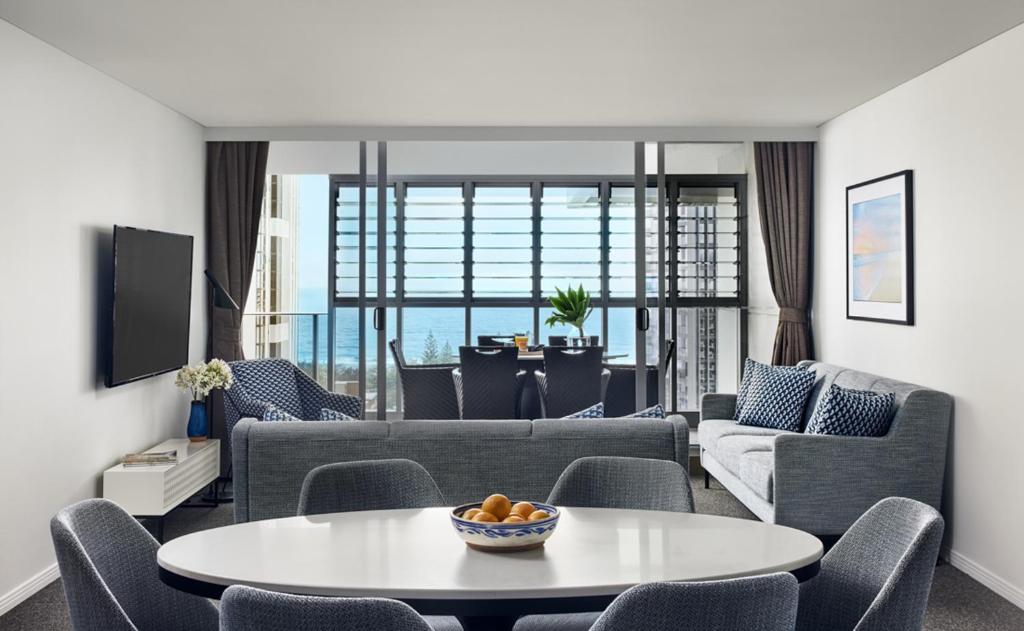 O zonă de relaxare la Meriton Suites Broadbeach