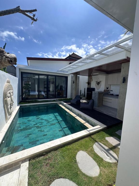 The swimming pool at or close to Bali Bird Villa Canggu