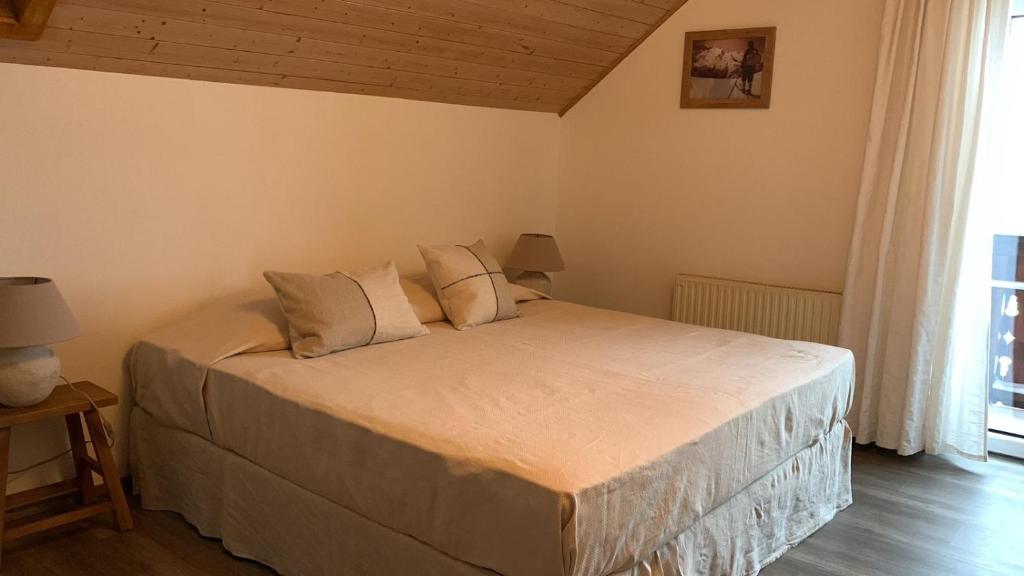 a bedroom with a large bed with two pillows at Appartement Aigner in Mauterndorf