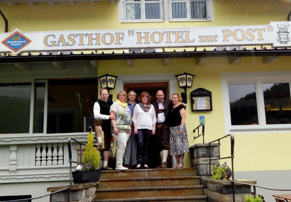 Gjester på Ferienwohnungen beim Hotel zur Post, Erlau