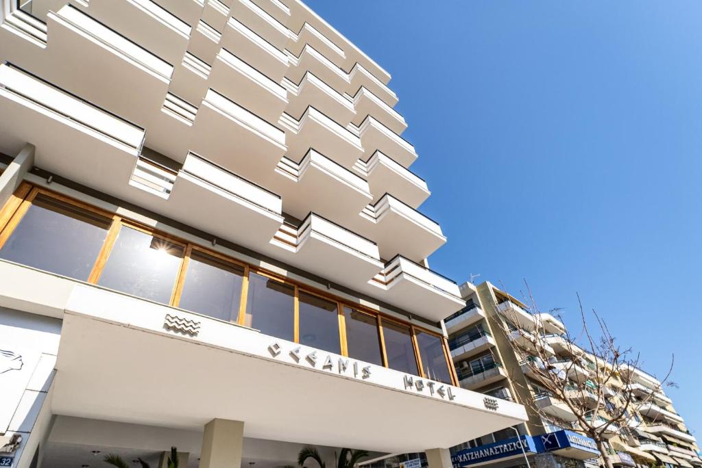 eine Darstellung der Fassade eines Gebäudes in der Unterkunft Oceanis Hotel in Kavala