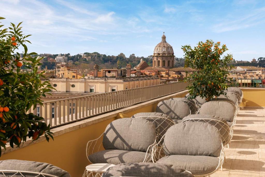 A seating area at Radisson Collection Hotel, Roma Antica