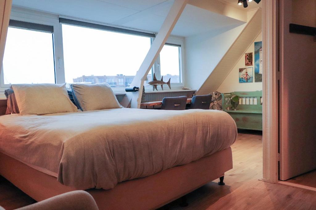 Cama ou camas em um quarto em B&B Zee-en-Zo Noordwijk