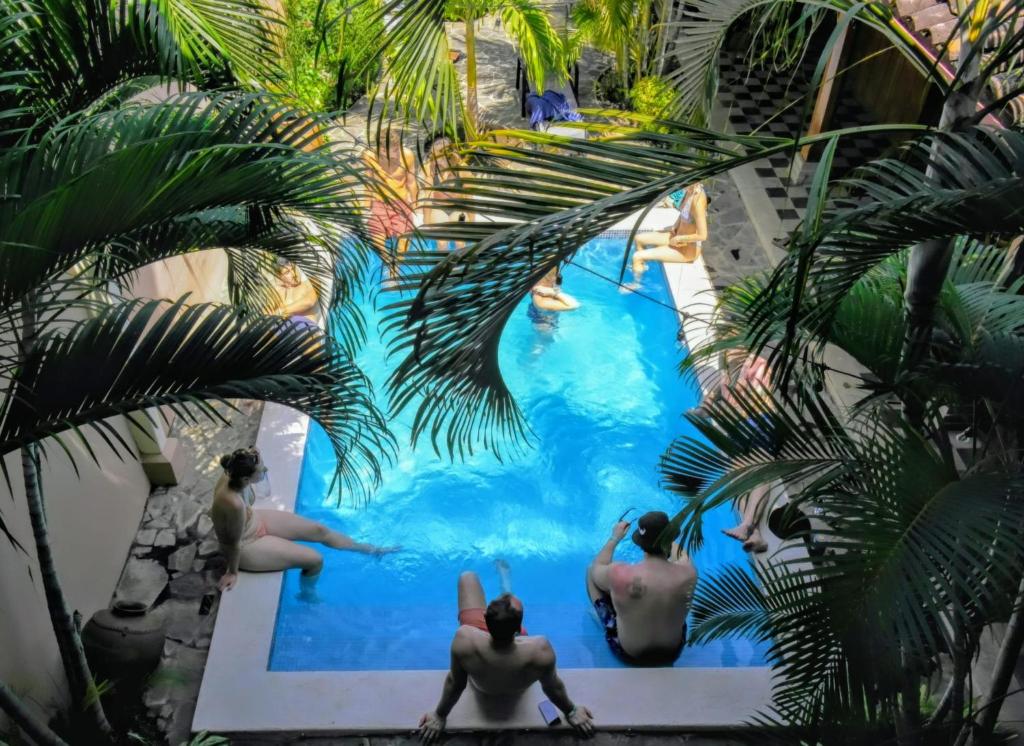 The swimming pool at or close to Hostal Azul