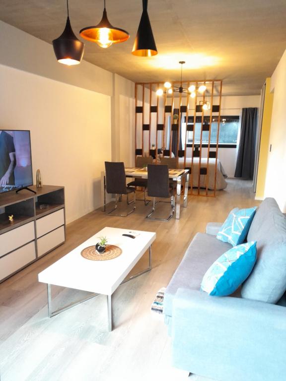 a living room with a couch and a table at Departamento Ejecutivo a Estrenar in Buenos Aires