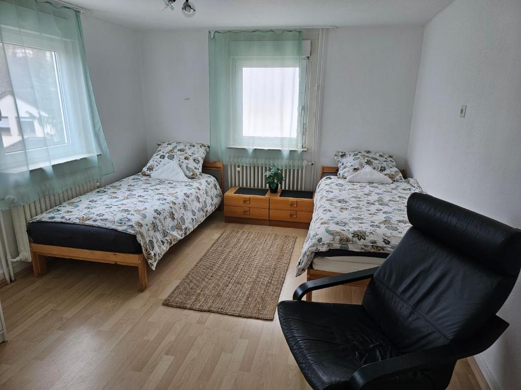 Кровать или кровати в номере Ferienwohnung im Besigheim