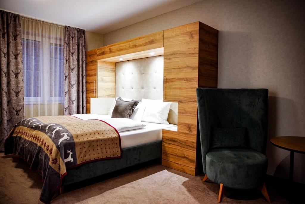 Cama ou camas em um quarto em LODGE HOTEL Winterberg