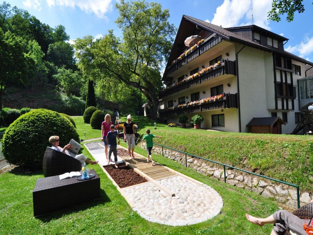 Kebun di luar Landhotel Pfrondorfer Mühle