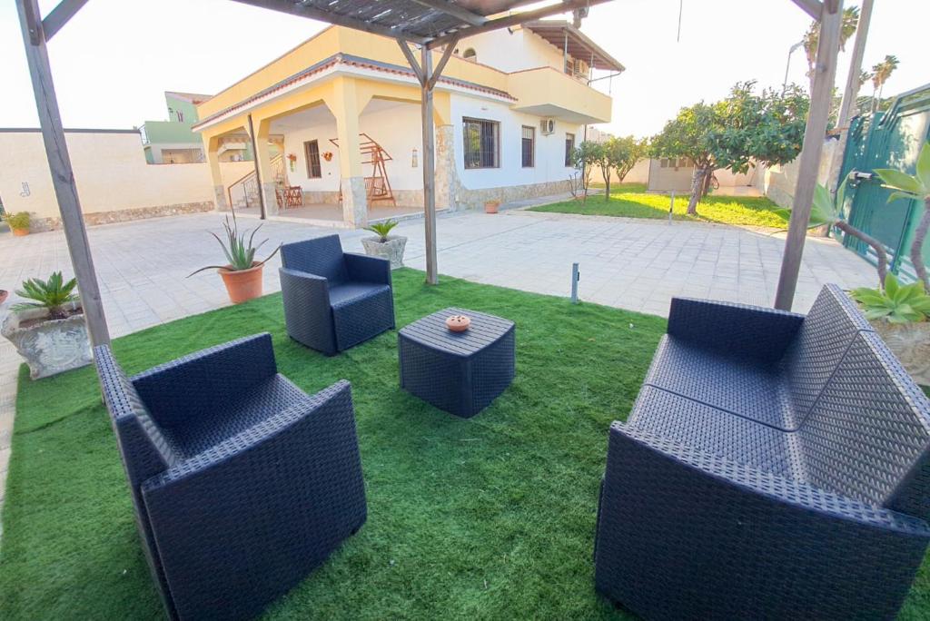 Сад в Villa La Sosta - 150m dal mare - Patio Privato e Areal Relax