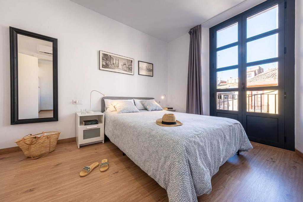 Cama ou camas em um quarto em Tarragona Apartments