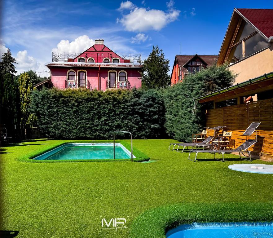 The swimming pool at or close to Hotel Szent István