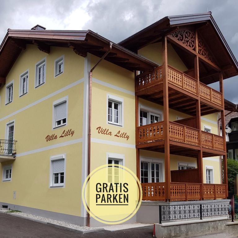 un edificio con un cartello che legge l'agenda di artigianato di Villa Lilly - Luxus Appartements im Villenviertel a Bad Ischl