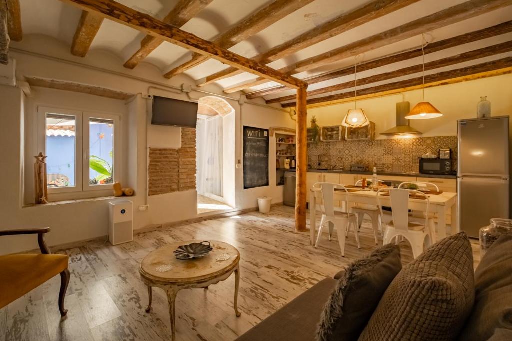 A cozinha ou cozinha compacta de Apartamento en el corazón de Tarragona. Planta baja con patio.