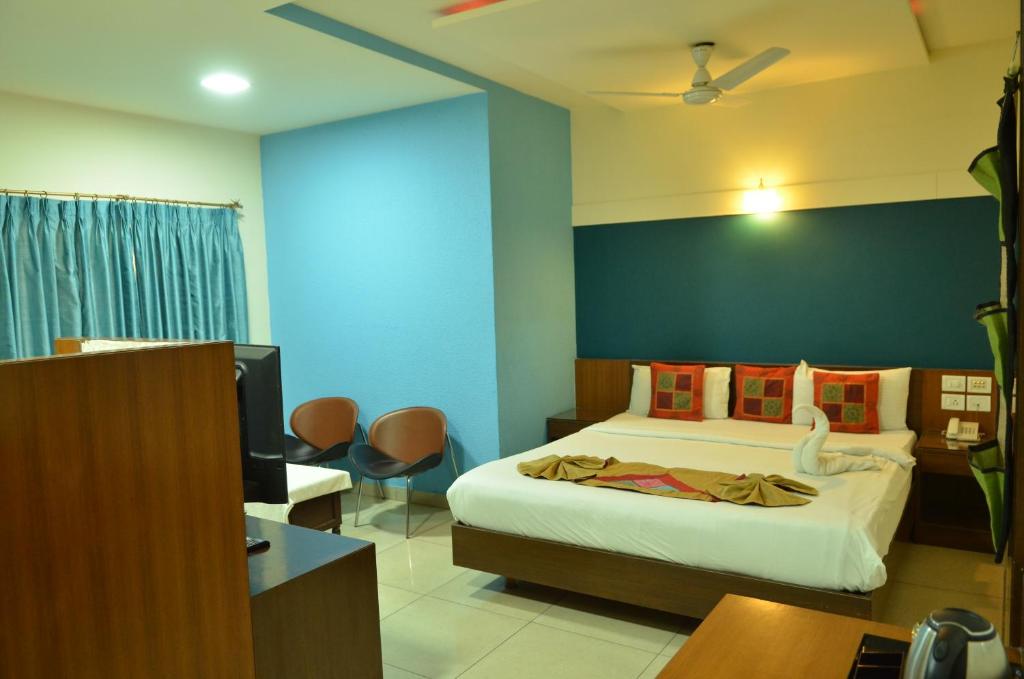 Cubbon Suites - 10 Minute walk to MG Road, MG Road Metro and Church Street房間的床