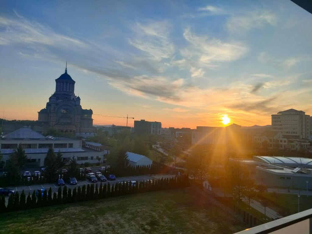 Pogled na izlazak ili zalazak sunca iz ili blizu apartmana