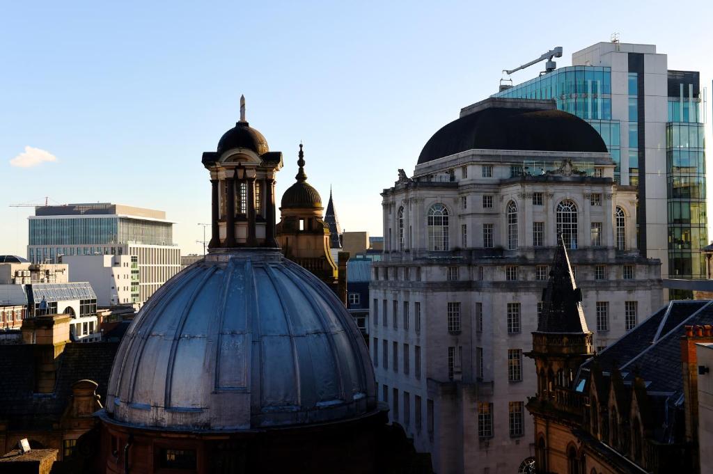 Una vista general de Mánchester o una vista desde la ciudad tomada desde el hotel